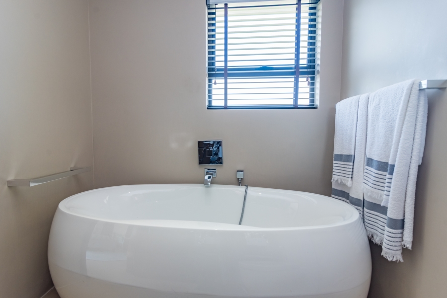 5 Bedroom Property for Sale in Hartebeesfontien AH North West